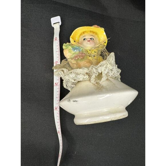 Vintage Ceramic Japan Figurine Southern Belle Bouquet & Lace Cloth Dress - Picture 8 of 9